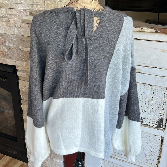 C+D+M patchwork color block knitted sweater gray cream tie in back keyhole - Picture 7 of 15